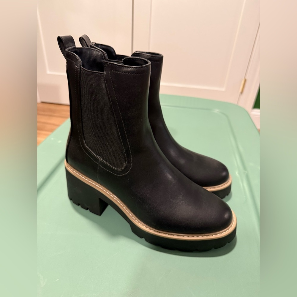 NWT Dolce Vita Women’s Black Tattler Chelsea Boots - Size 9.5 - Picture 3 of 6